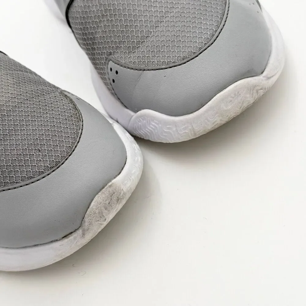 Nike Flex Runner 3 Wolf Gray White Slip-On Sneakers - US Kids Size 6.5Y / EU 39